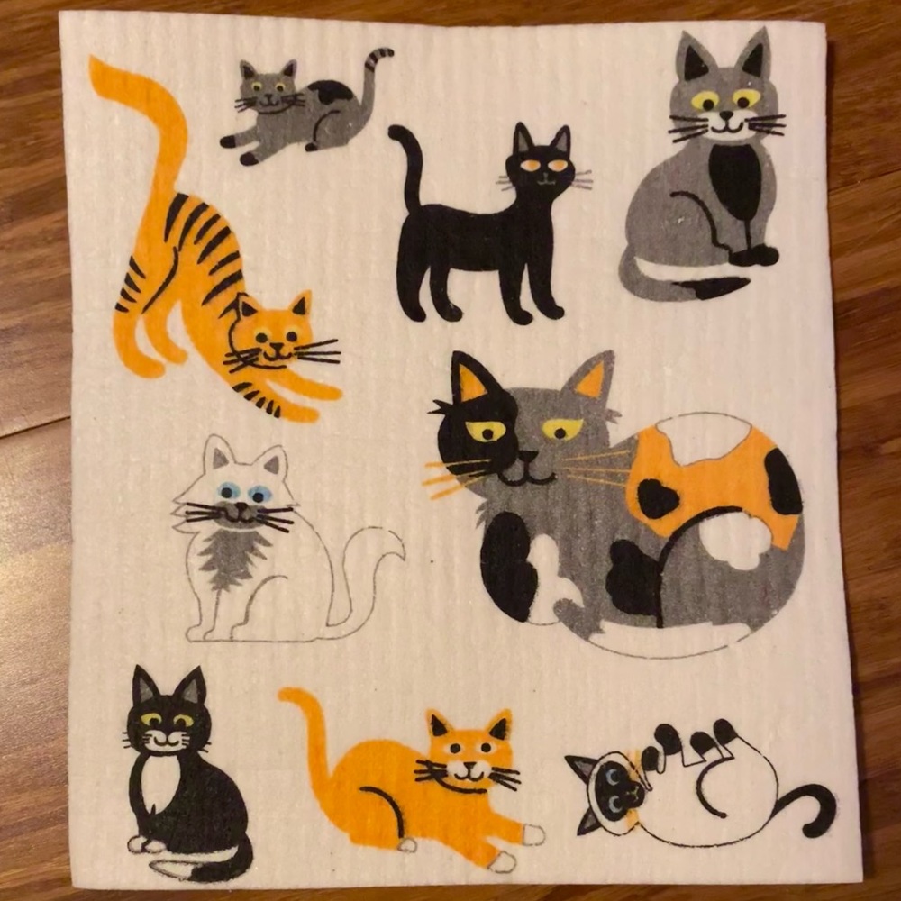 Expandable kitchen towel with cat design